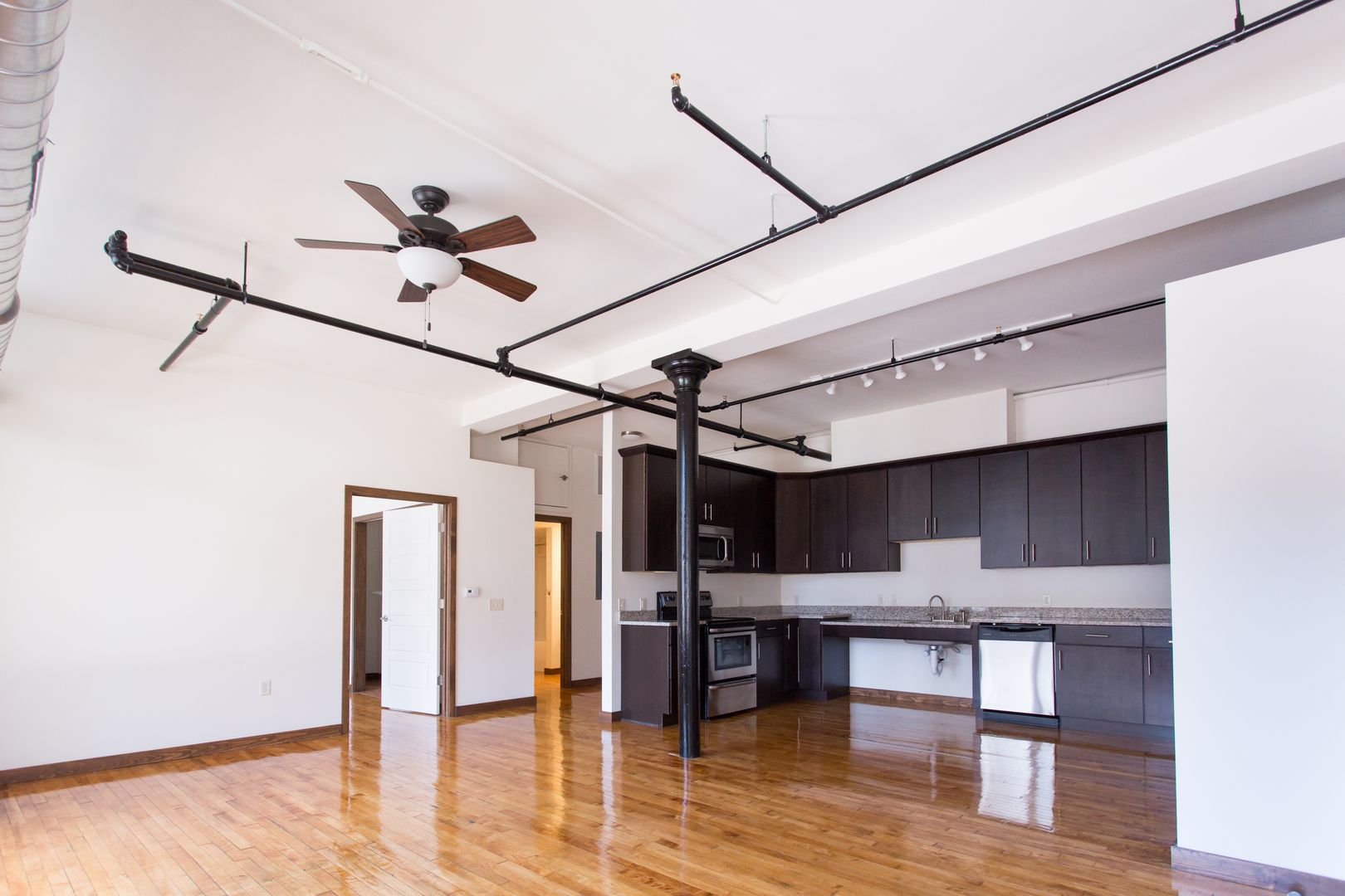 York Apartment: 1 W Market St