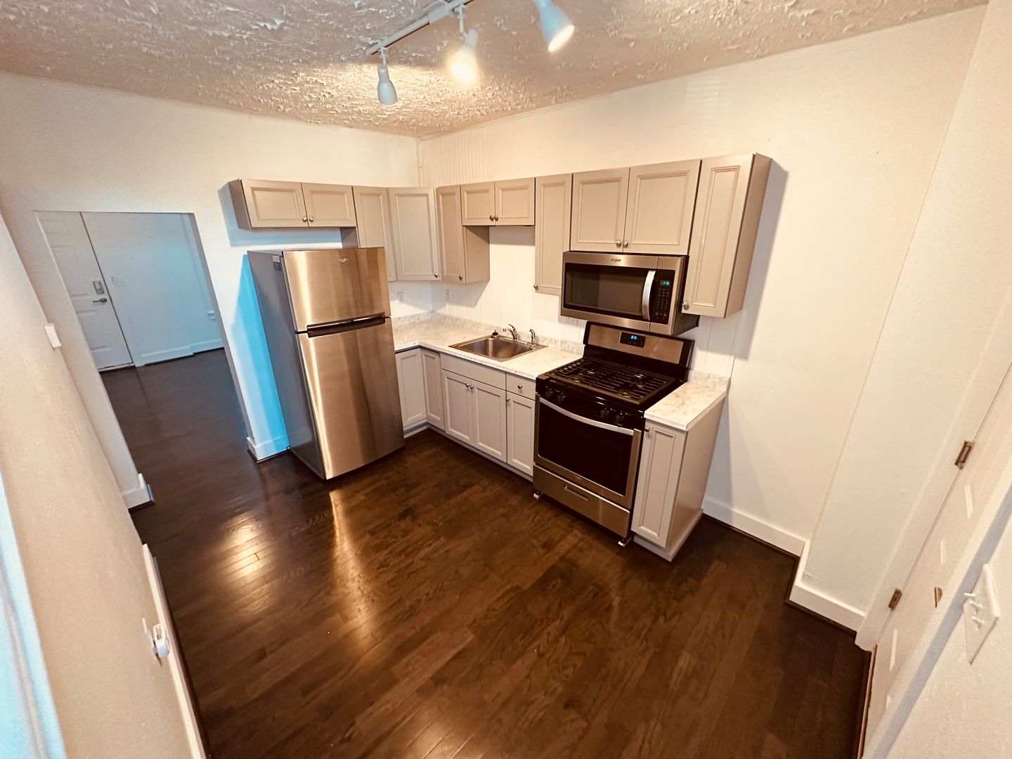 York House: 214 W Hope Ave