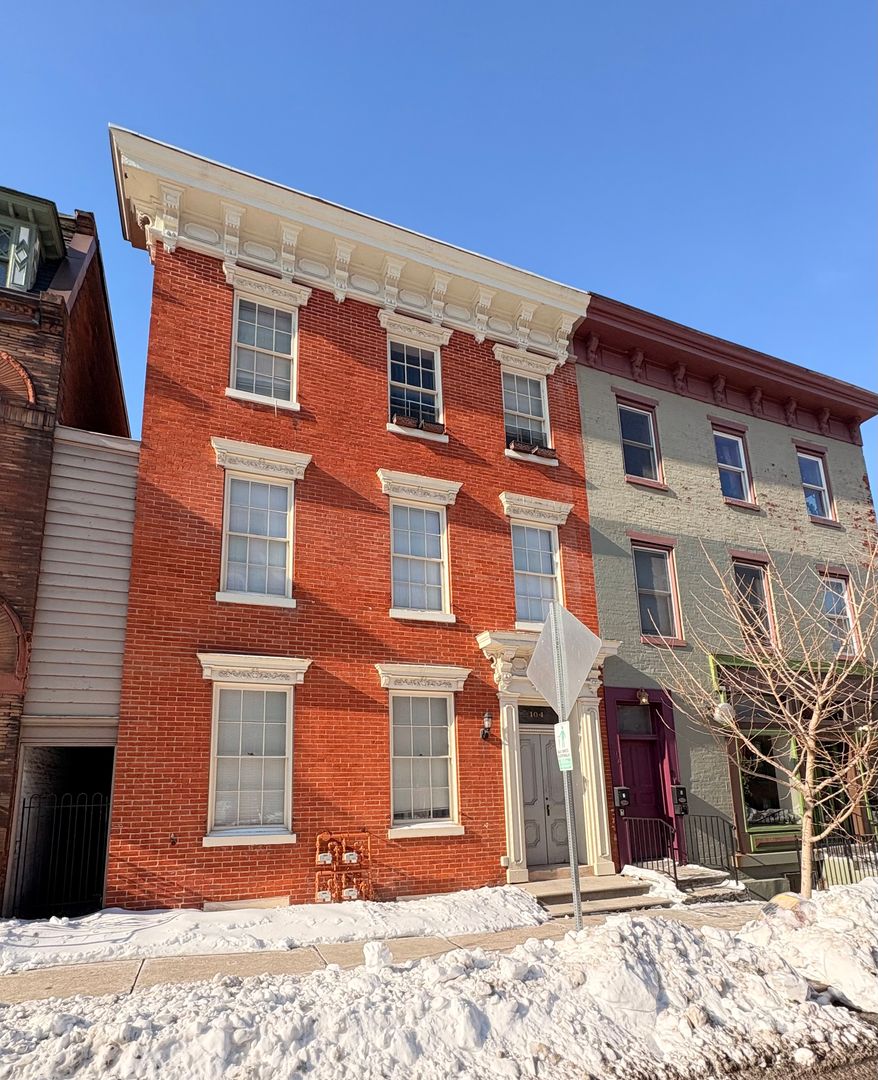 York Apartment: 104 S Beaver Street