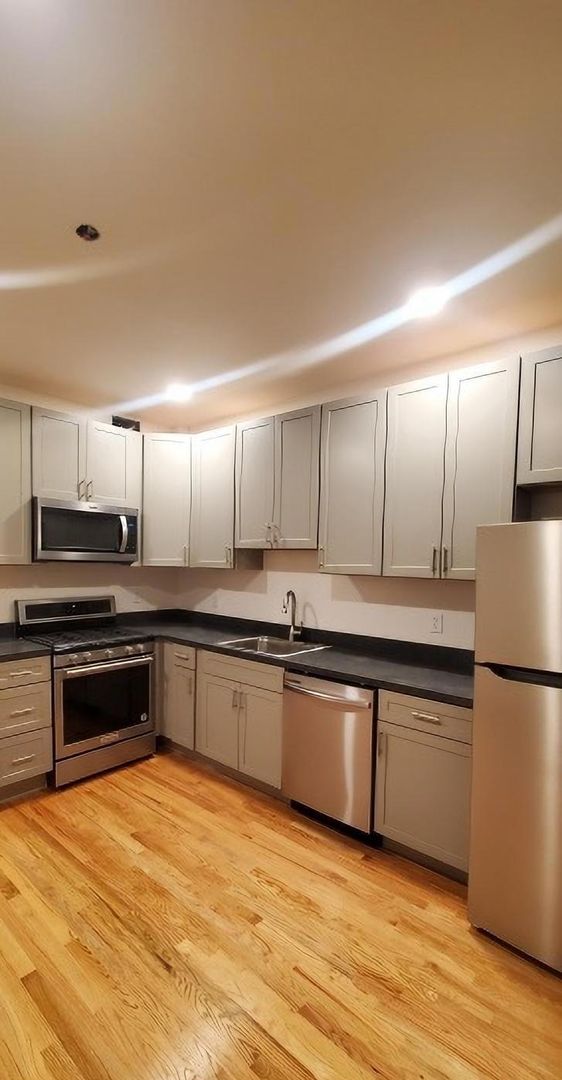 York Apartment: 203 S George Street