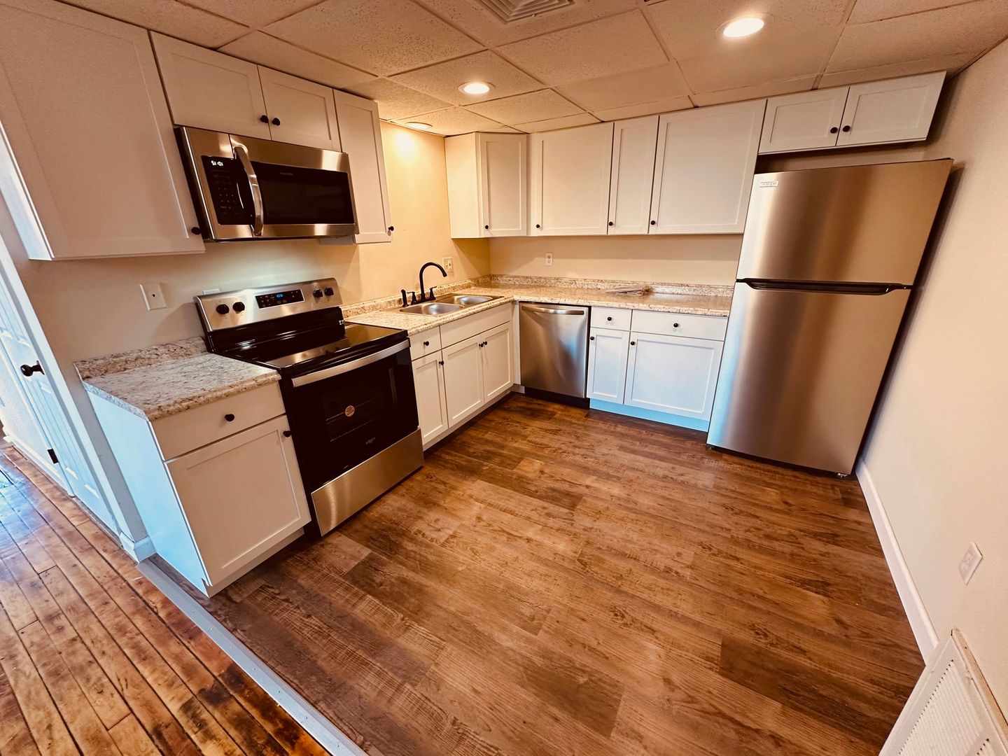 York Apartment: 32 W King St