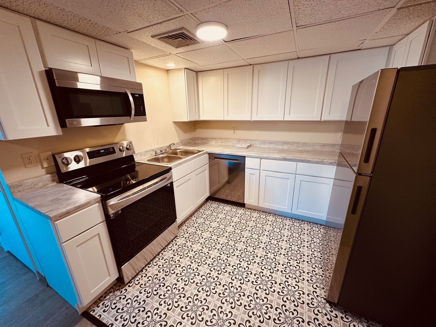 York Apartment: 32 W King St