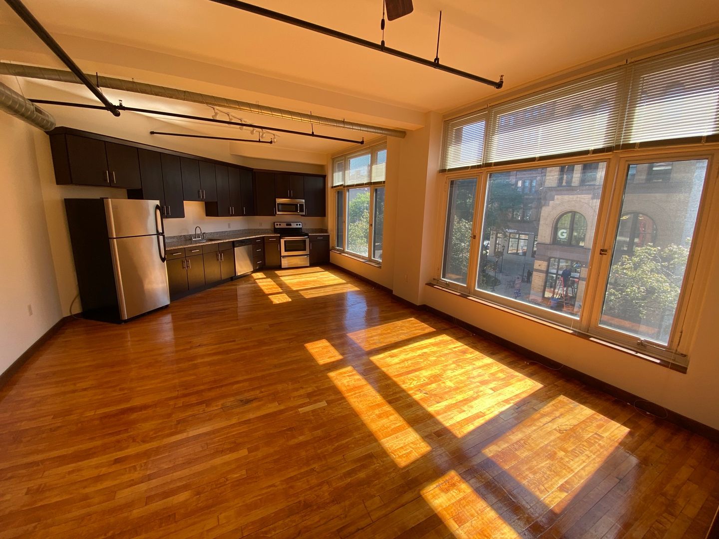 York Apartment: 1 W Market St
