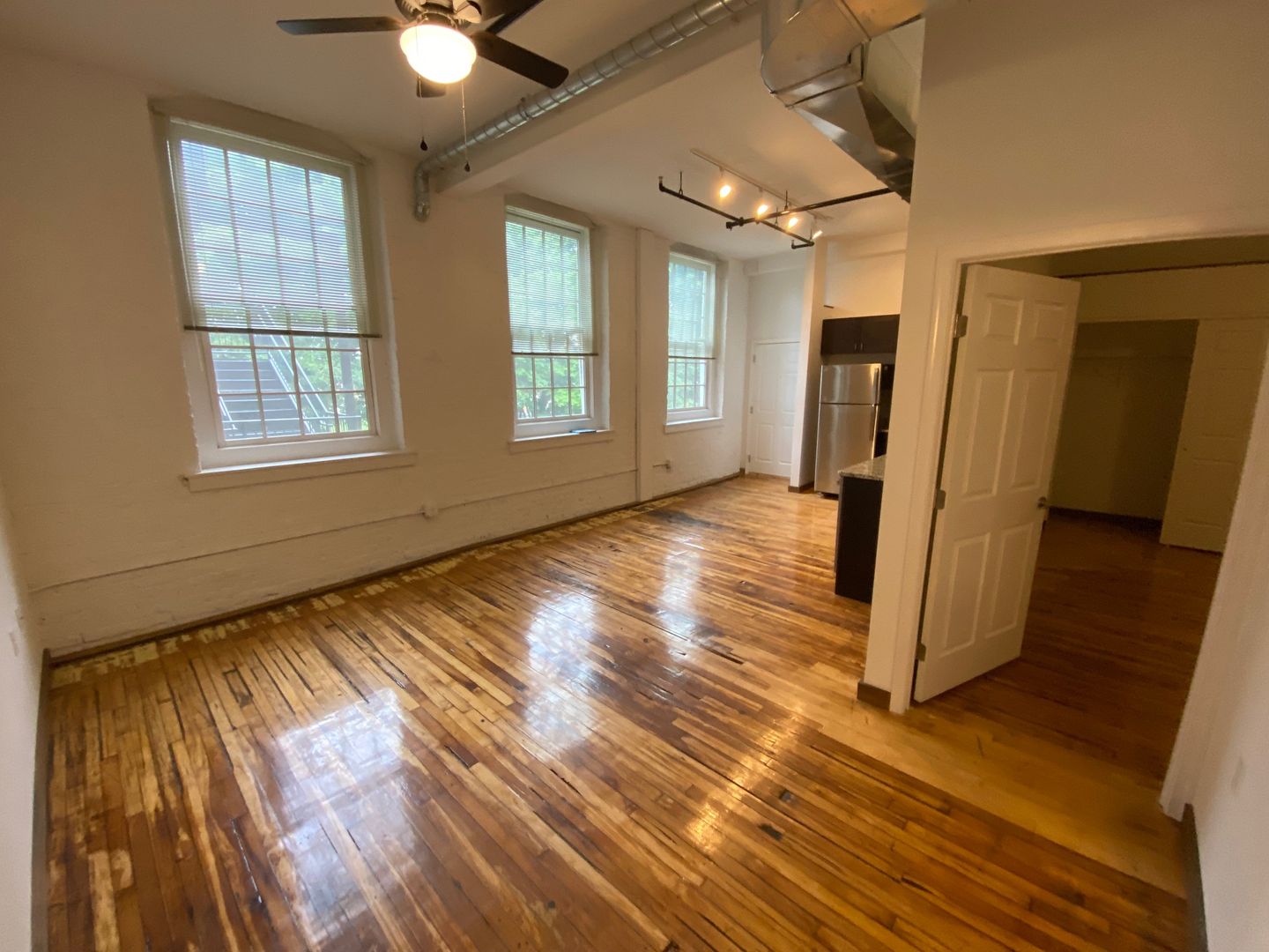 York Apartment: 231 W College Ave