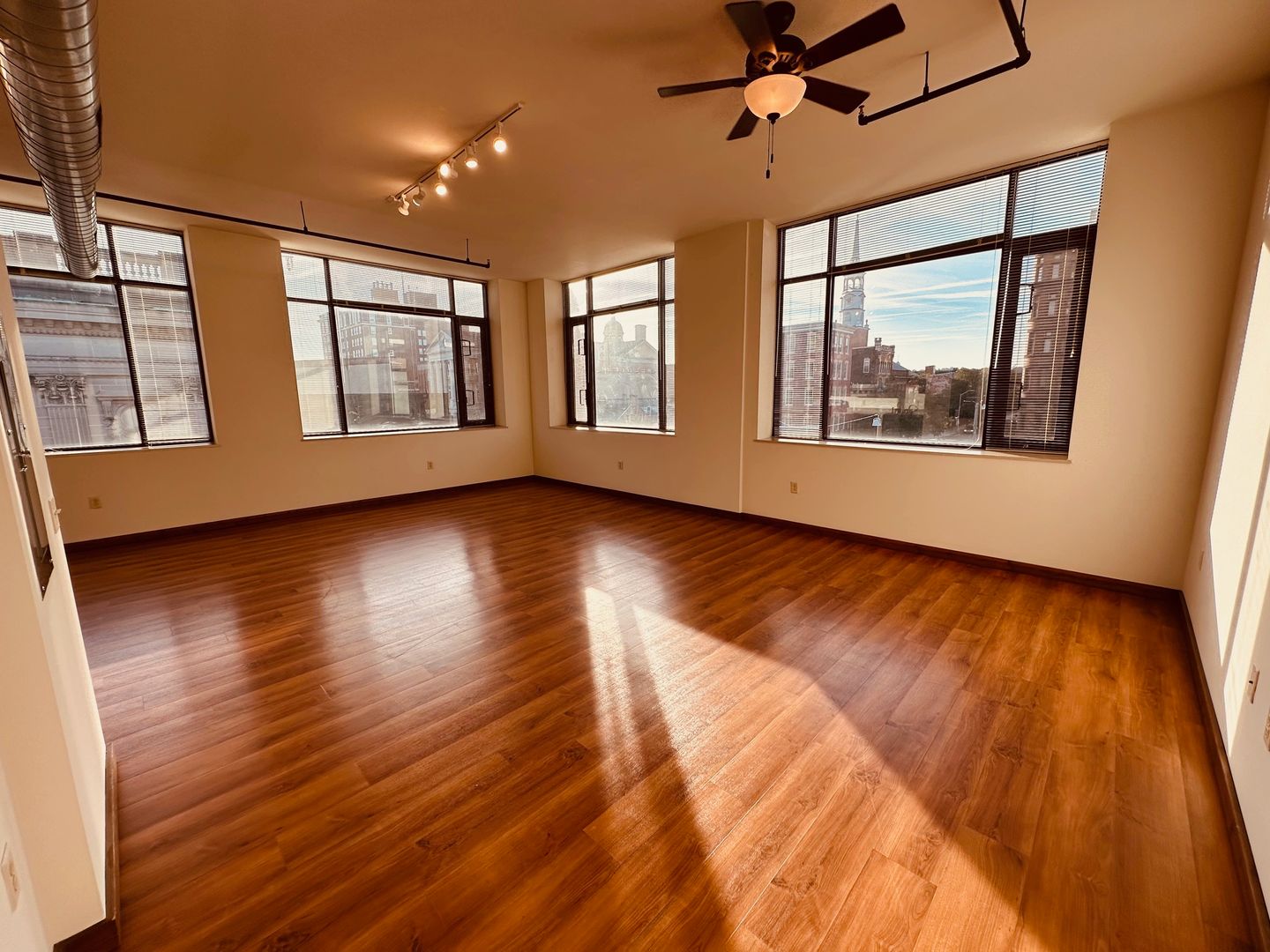 York Apartment: 1 W Market St