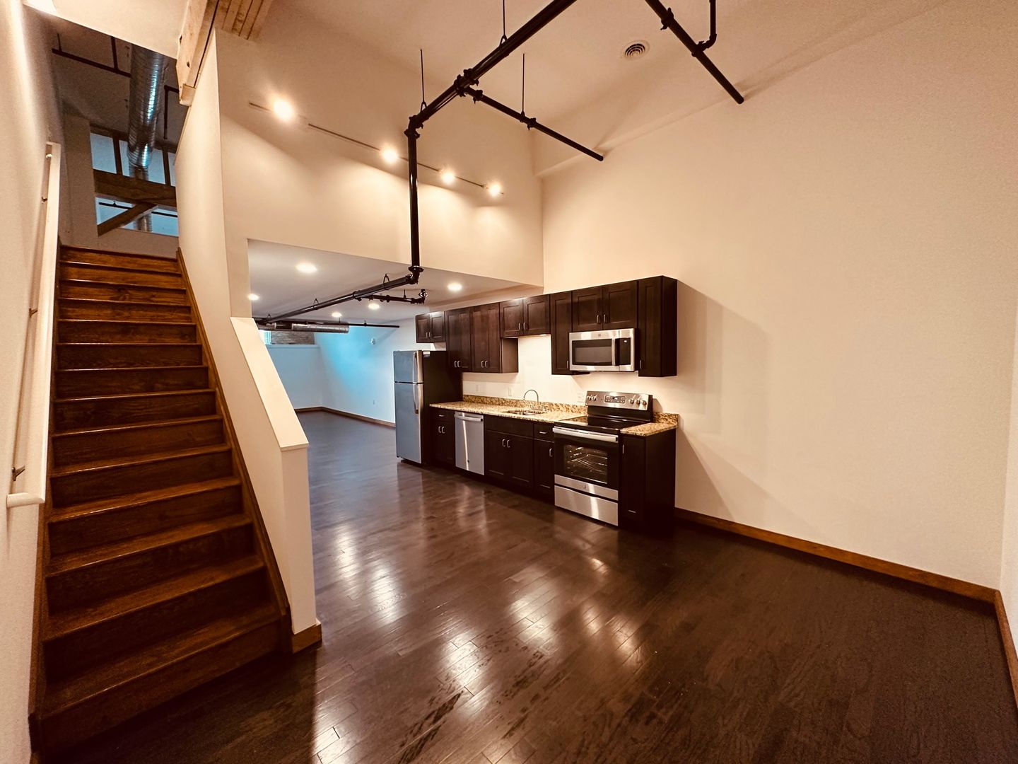 York Apartment: 231 W College Ave