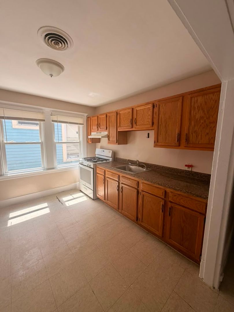 new haven Apartment: 64 ellsworth ave