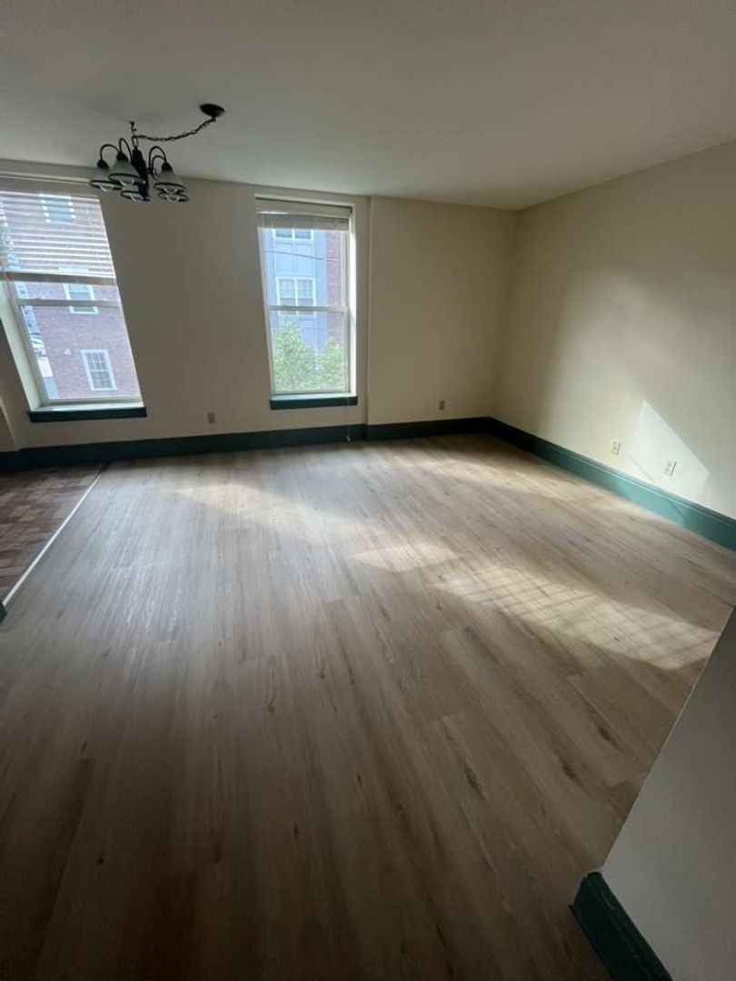 Shelton Apartment: 500 Howe Ave
