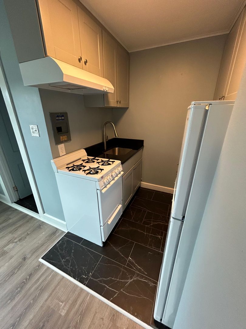 Milford Apartment: 1 Park Circle
