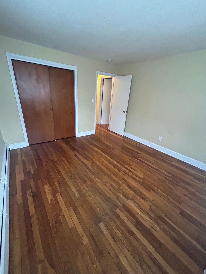 Milford Apartment: 26 Golden hill St