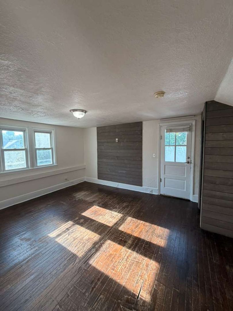 Norwalk Apartment: 6 Elm street