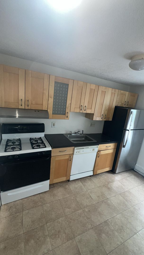 New Haven Apartment: 1191-1243 Ella T Grasso Blvd