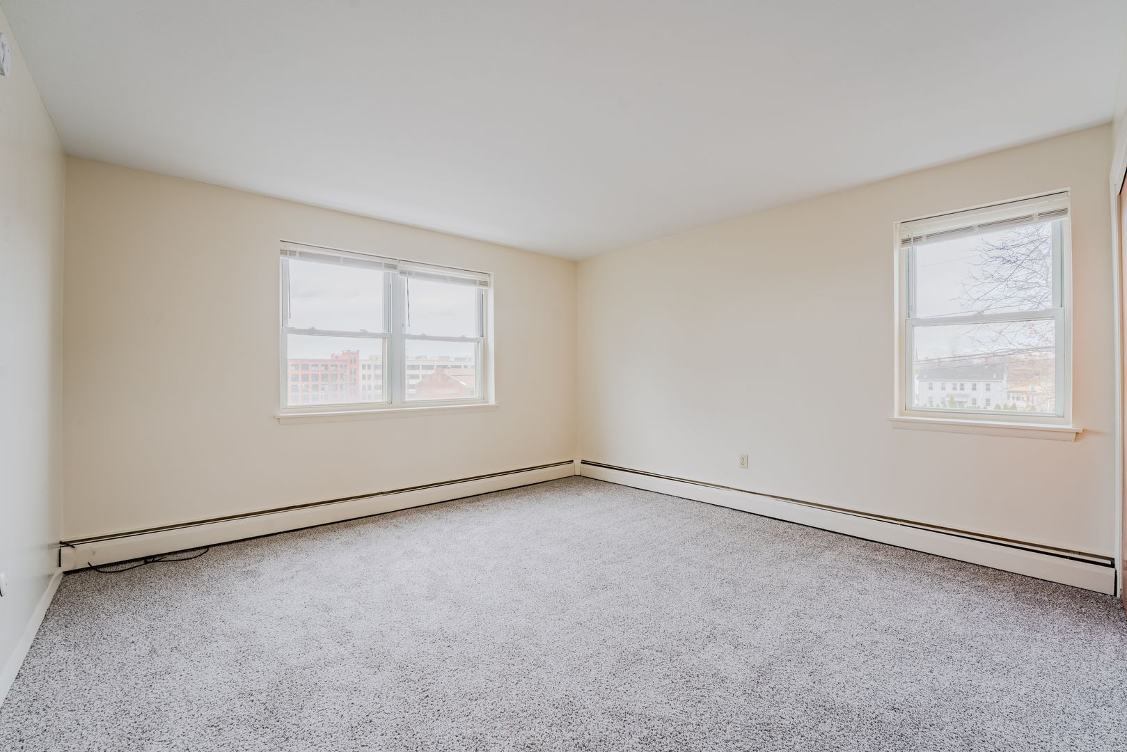 Windsor Locks Apartment: 21 Spring St