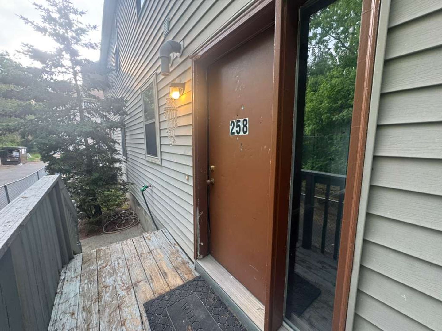 New Haven Apartment: 258 Fairmont Ave