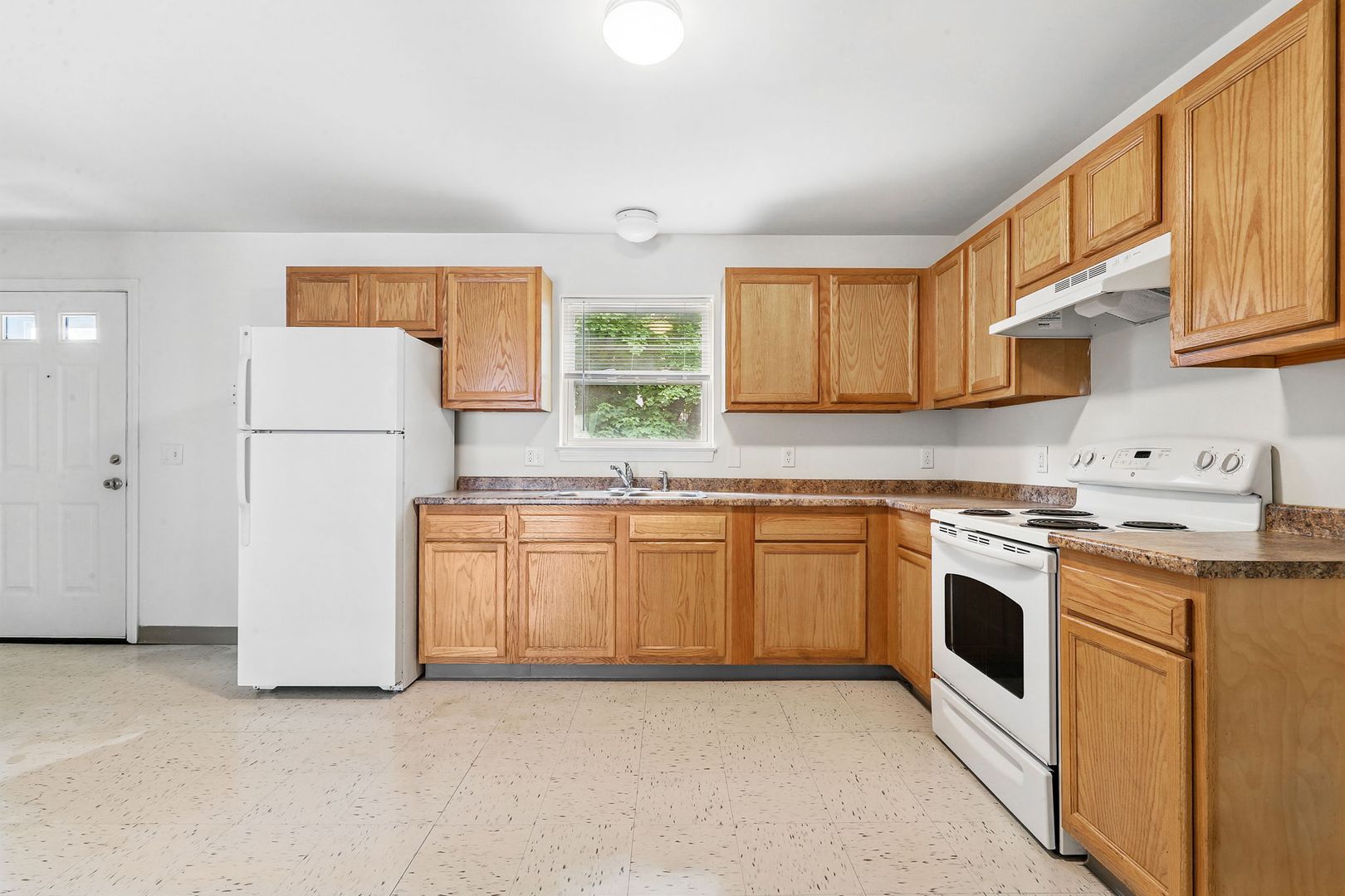 Danbury Apartment: 62 Chestnut St
