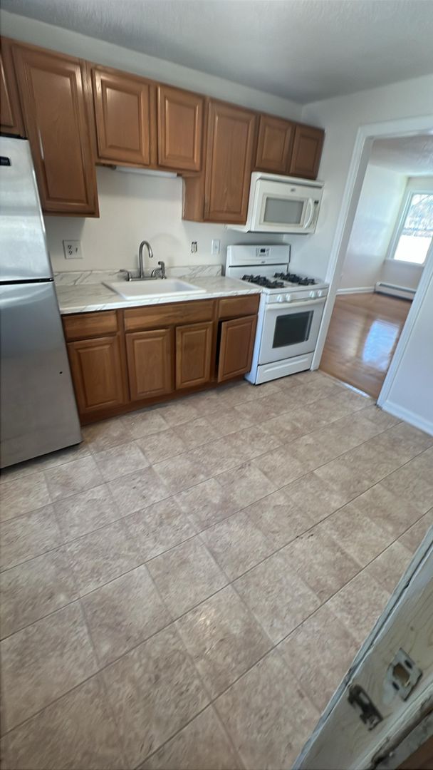 New Haven Apartment: 1191-1243 Ella T Grasso Blvd