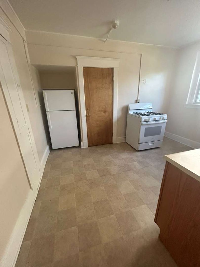 West Haven Apartment: 182 Elm St