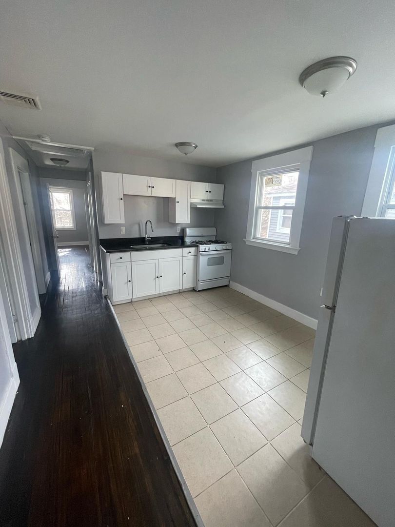 New haven Apartment: 24 Harding Place