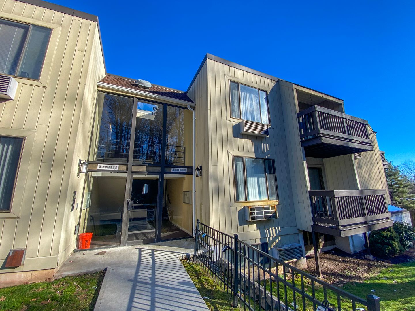 Hamden House: 175 Mill Pond Road - #102