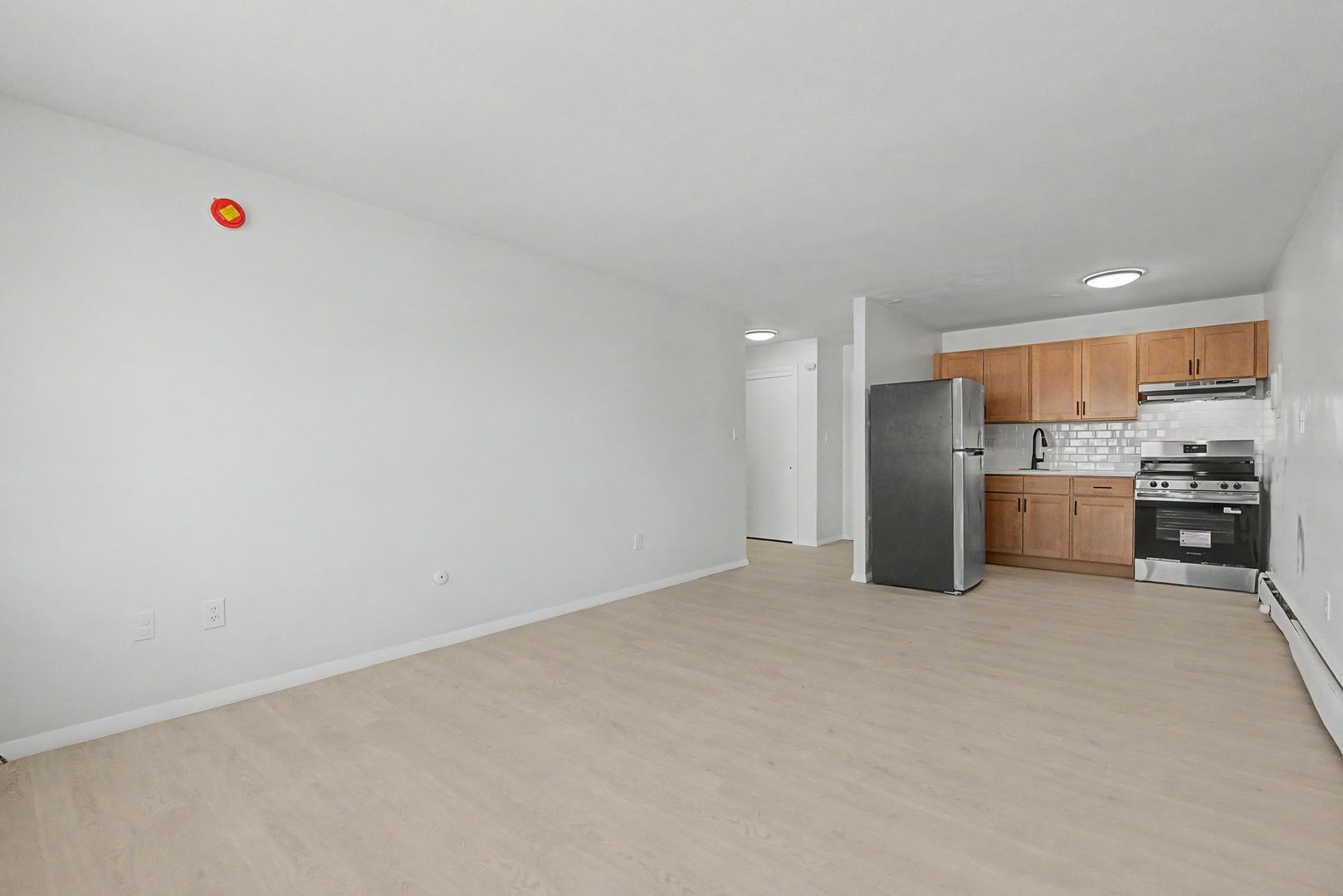 Windsor Locks Apartment: 21 Spring St