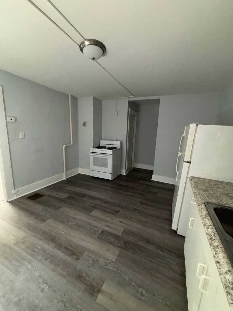 Shelton Apartment: 199-207 Howe Ave