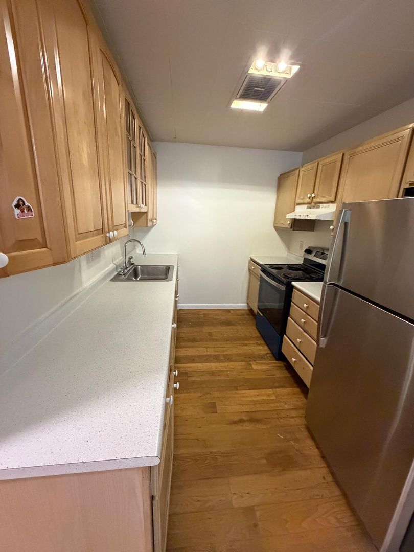 Norwalk Apartment: 6 Elm street