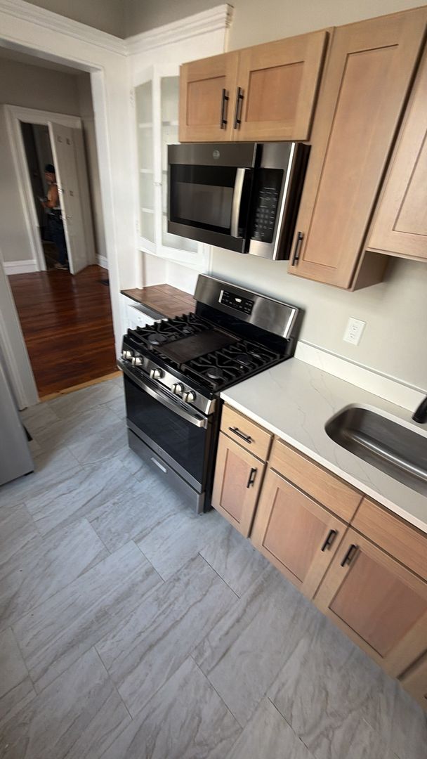 Norwalk Apartment: 6 Elm street