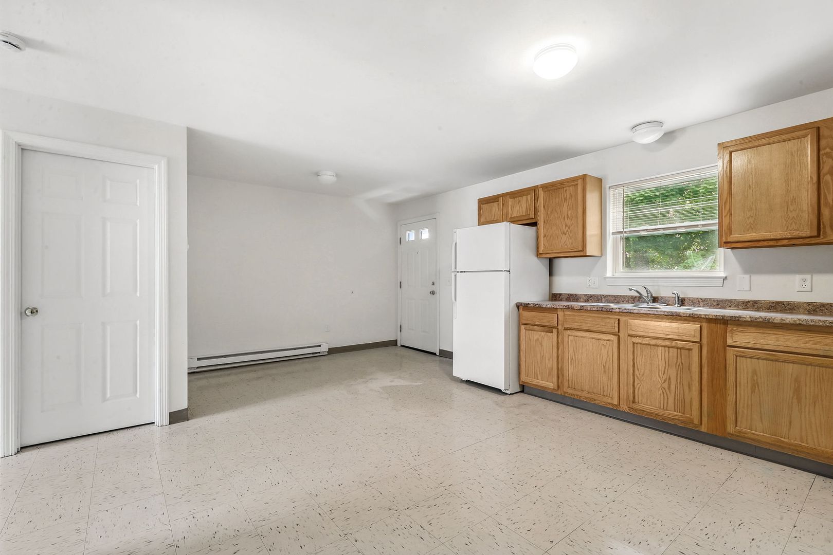 Danbury Apartment: 62 Chestnut St