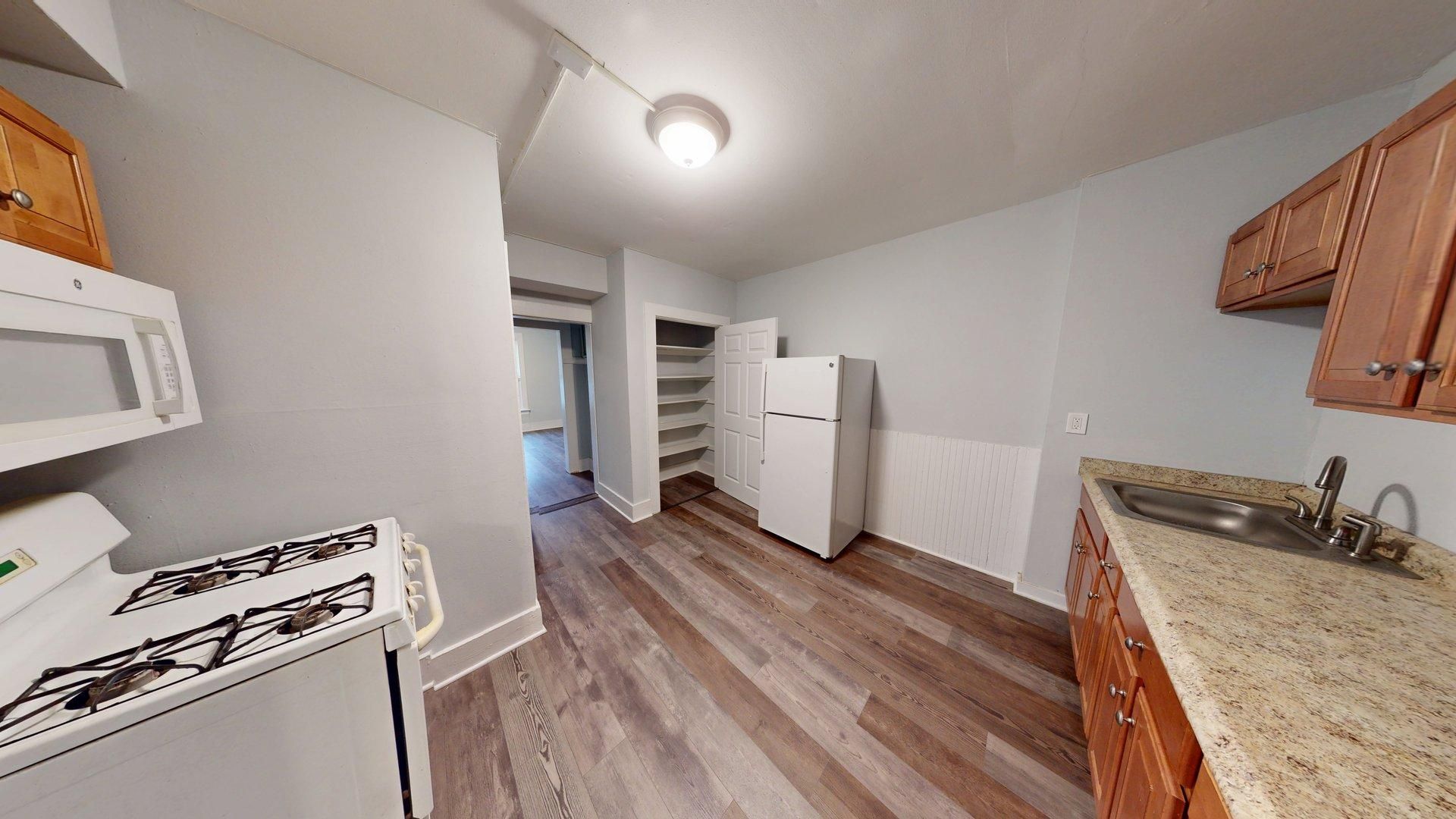 Shelton Apartment: 209-219 Howe Avenue