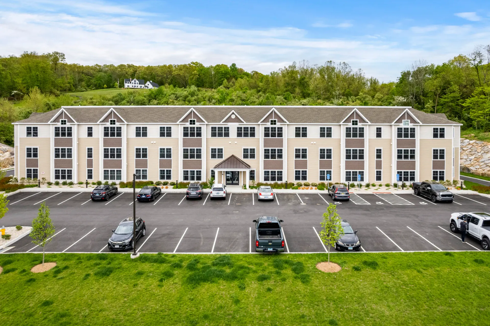 Seymour Apartment: 336 Roosevelt Dr
