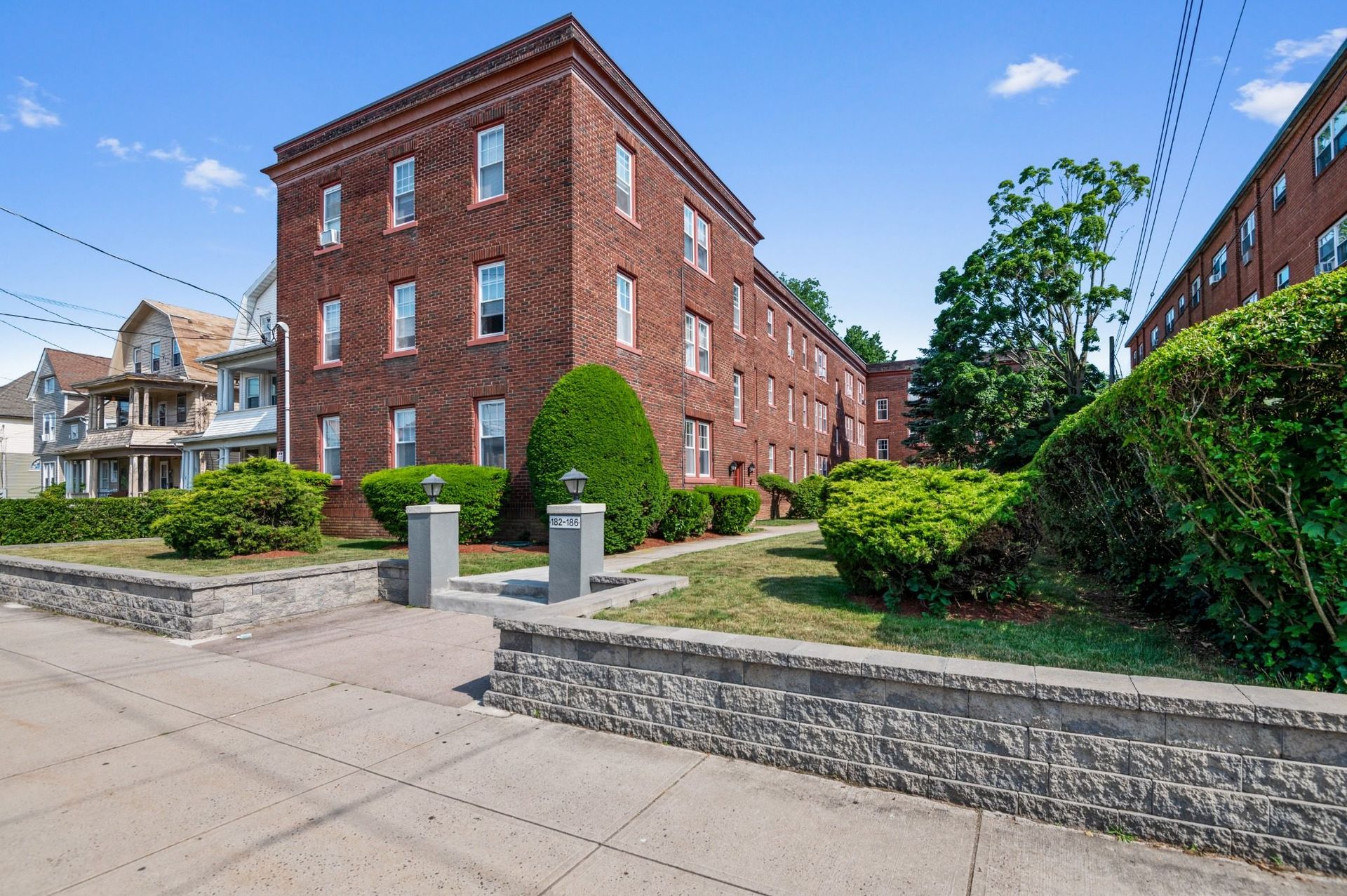 West Haven Apartment: 182 Elm St