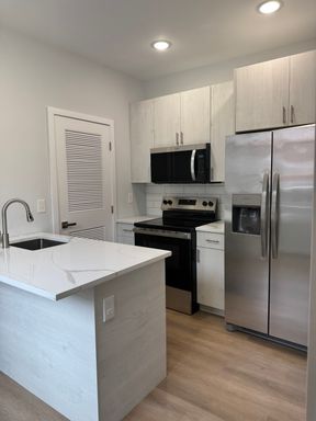 Spacious 2-Story 2BR/2BA | In-Unit Laundry + Modern Finishes – photo 1