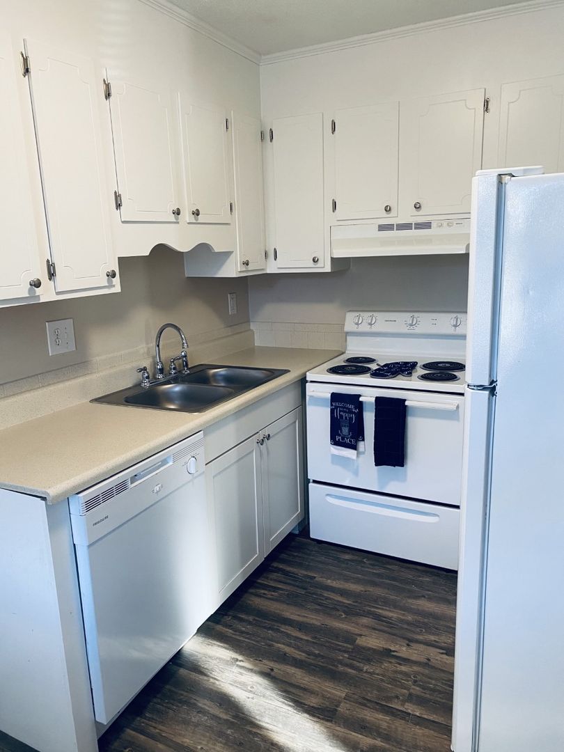 Winston Salem Apartment: 100 West Meadows Dr
