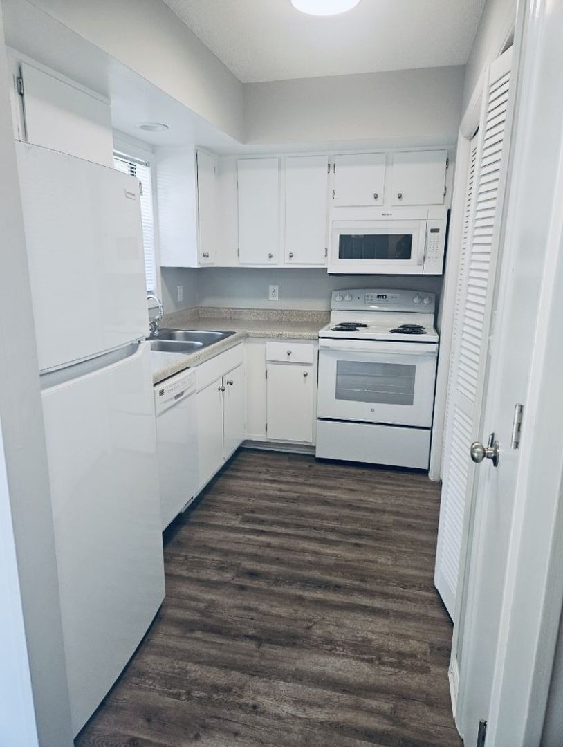 Lewisville Apartment: 1101 Brookway West Dr