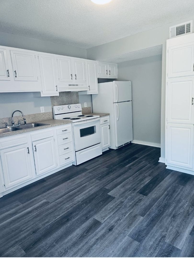 Lewisville Apartment: 1101 Brookway West Dr