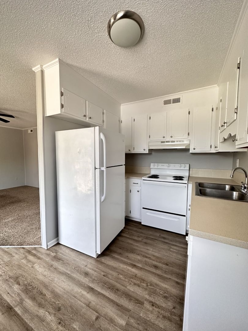 Winston Salem Apartment: 100 West Meadows Dr