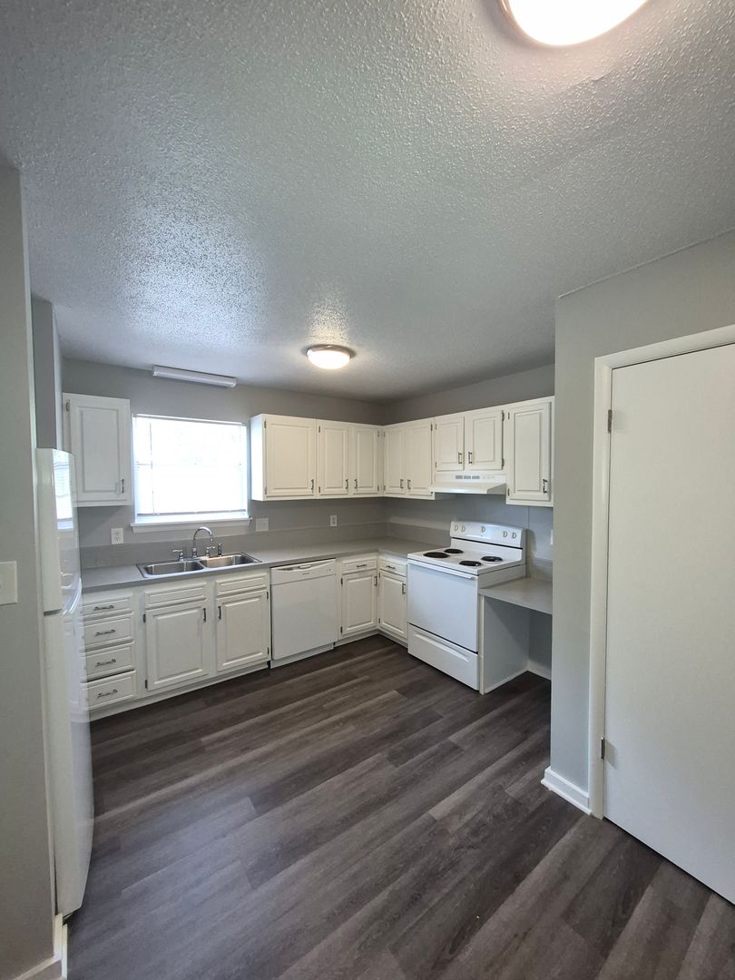 Lewisville Apartment: 1101 Brookway West Dr