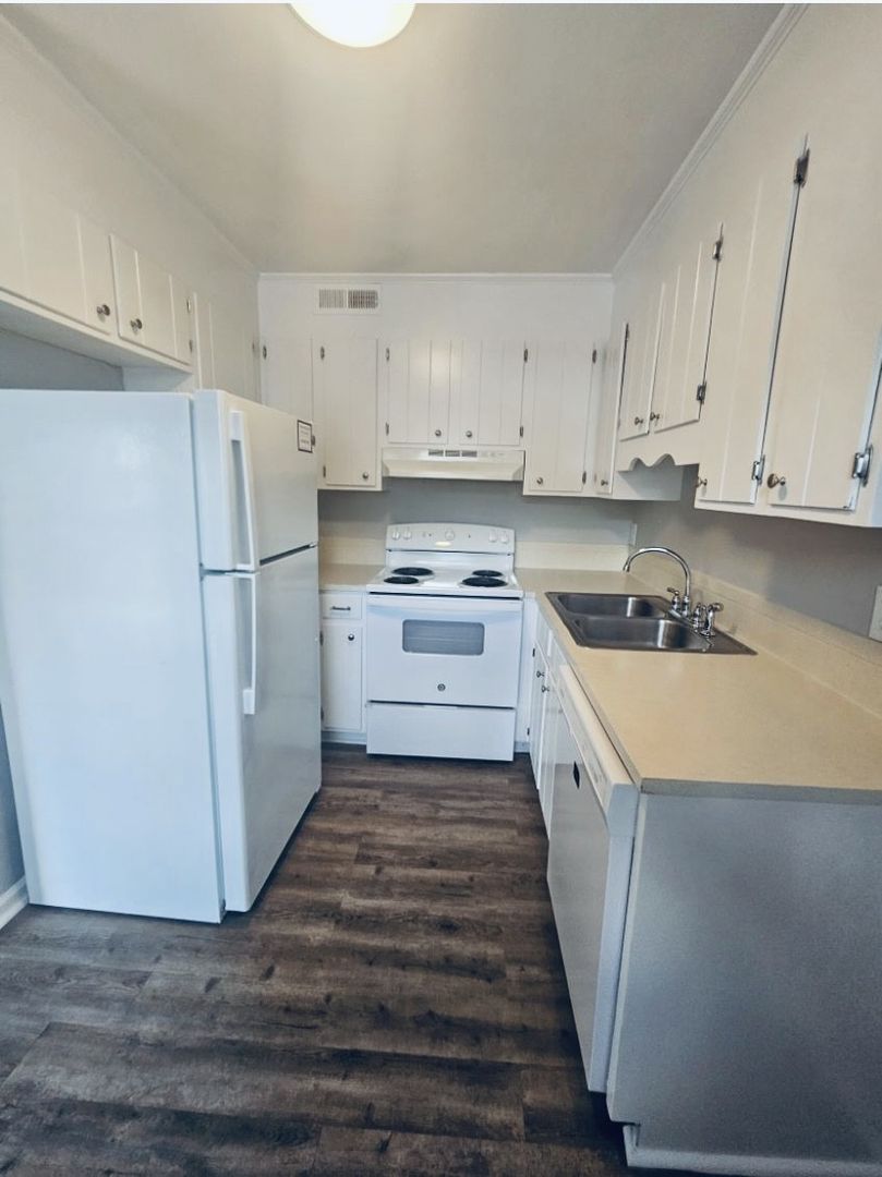 Winston Salem Apartment: 100 West Meadows Dr