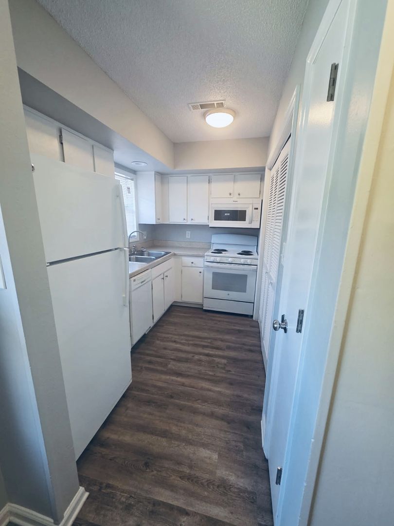 Lewisville Apartment: 1101 Brookway West Dr