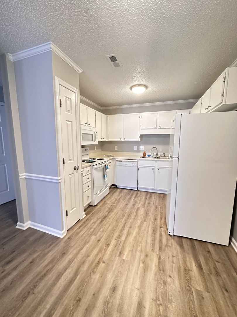 Lewisville Apartment: 1101 Brookway West Dr