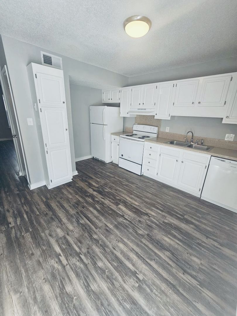 Lewisville Apartment: 1101 Brookway West Dr