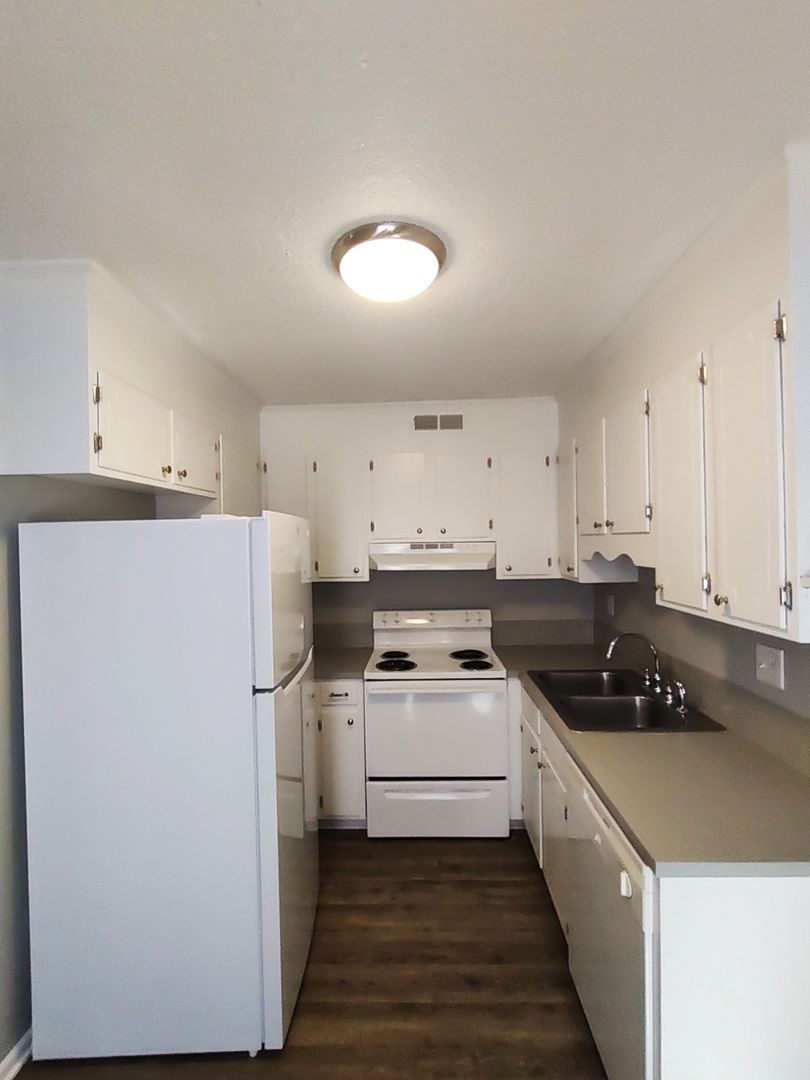 Winston Salem Apartment: 100 West Meadows Dr