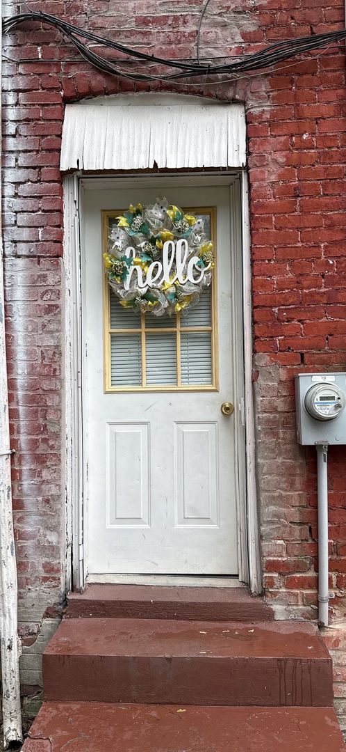 York Apartment: 735 W Poplar Street