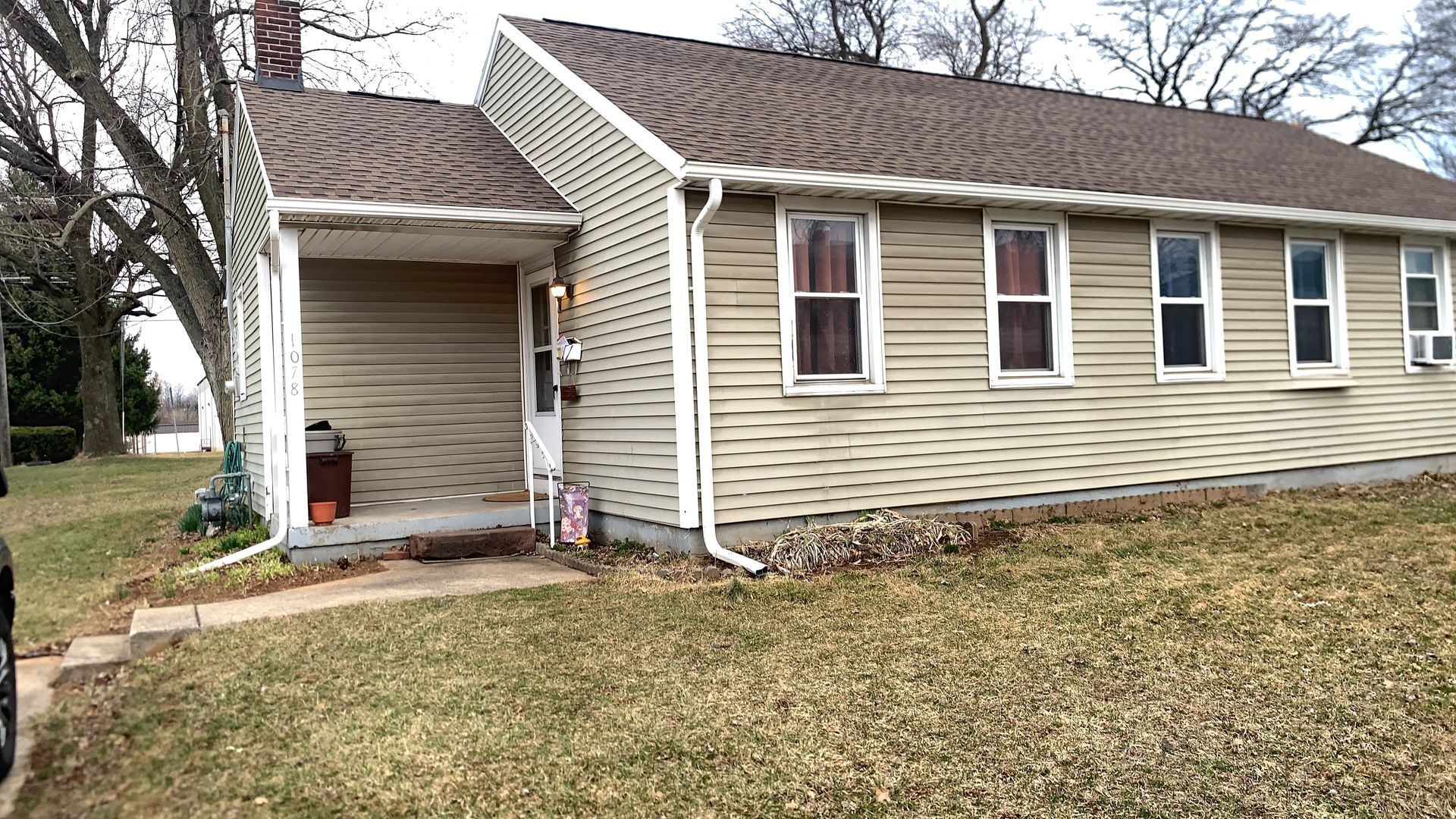 York House: 1078 Kelly Drive