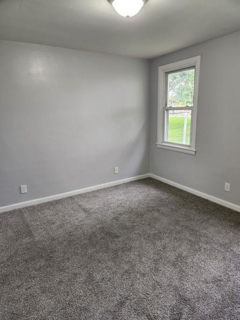 York House: 1080 Kelly Drive