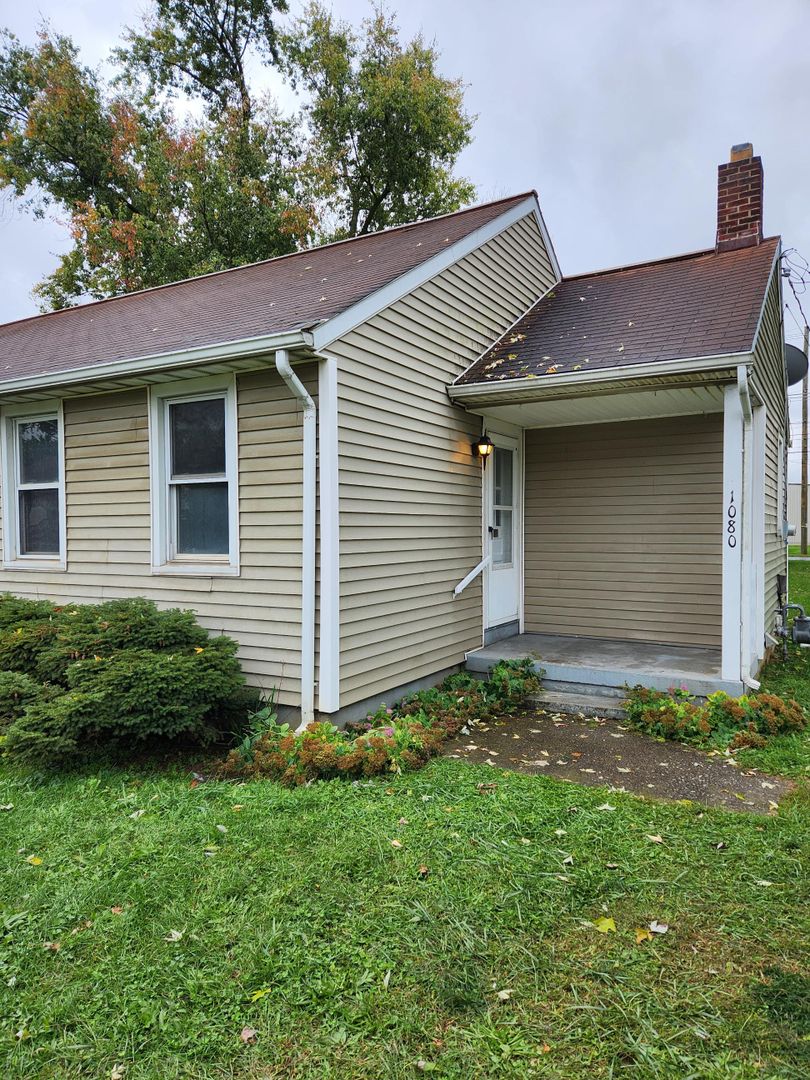 York House: 1080 Kelly Drive