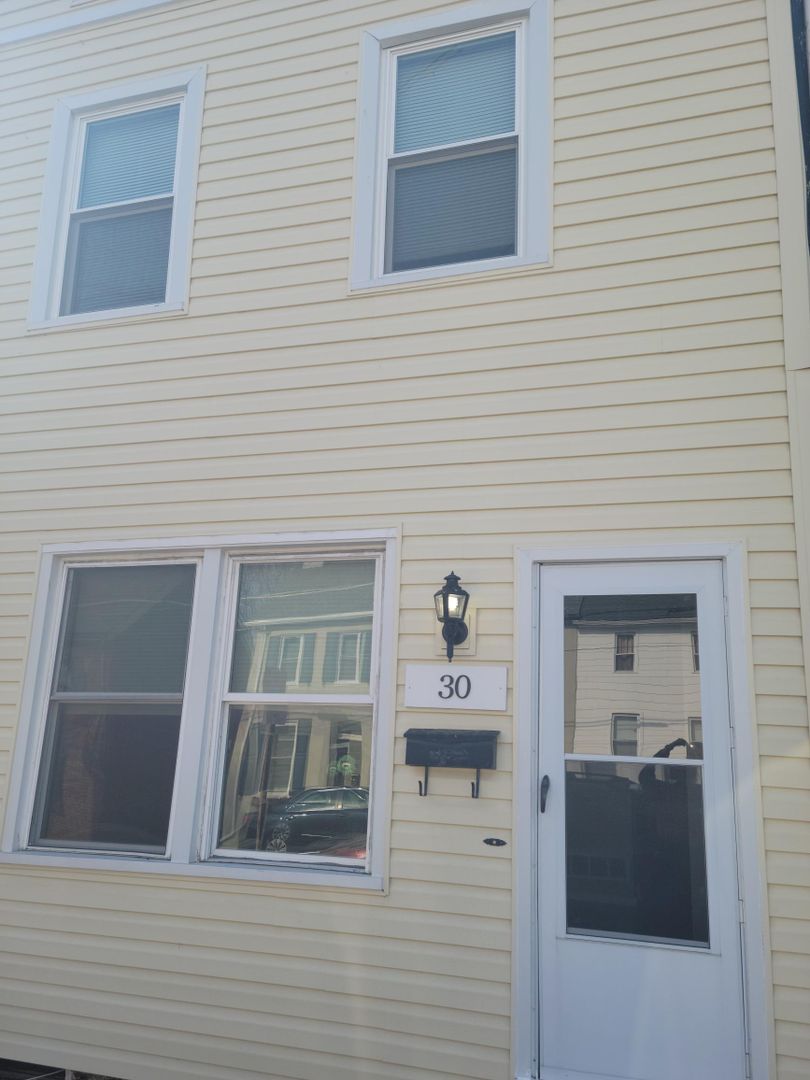 Shrewsbury House: 30 North Main Street