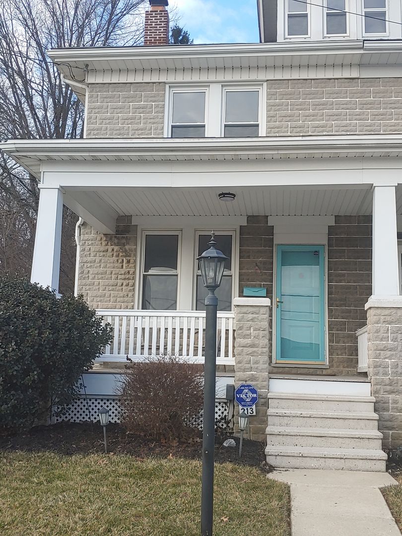 Red Lion House: 213 Martin Street