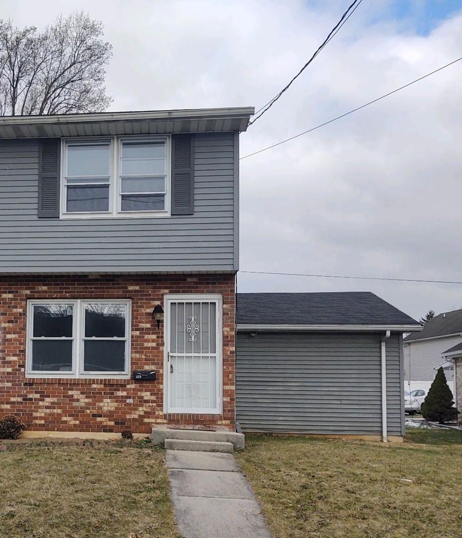 Carlisle House: 225 McKnight Street