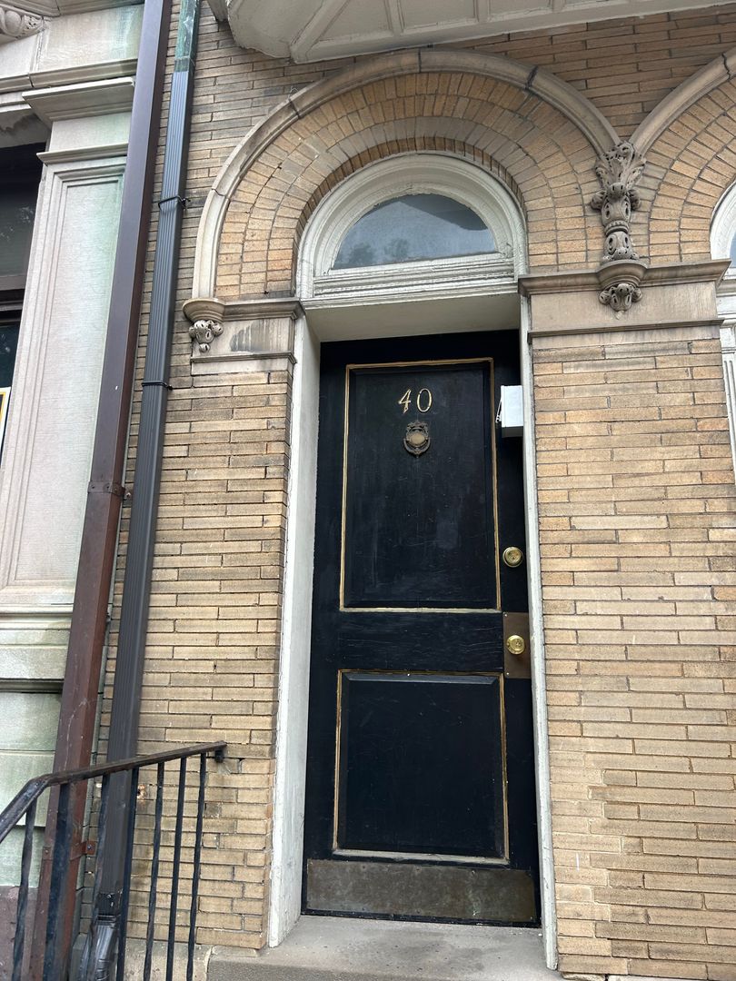 York Apartment: 40 N. Queen Street